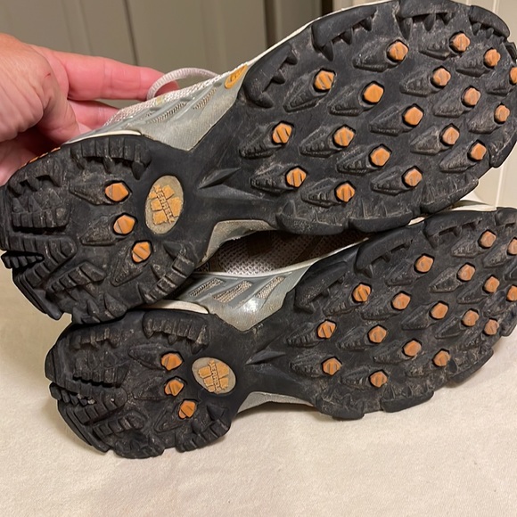 Merrill Helium Ventilator Taupe Performance Footwear. - Picture 11 of 12